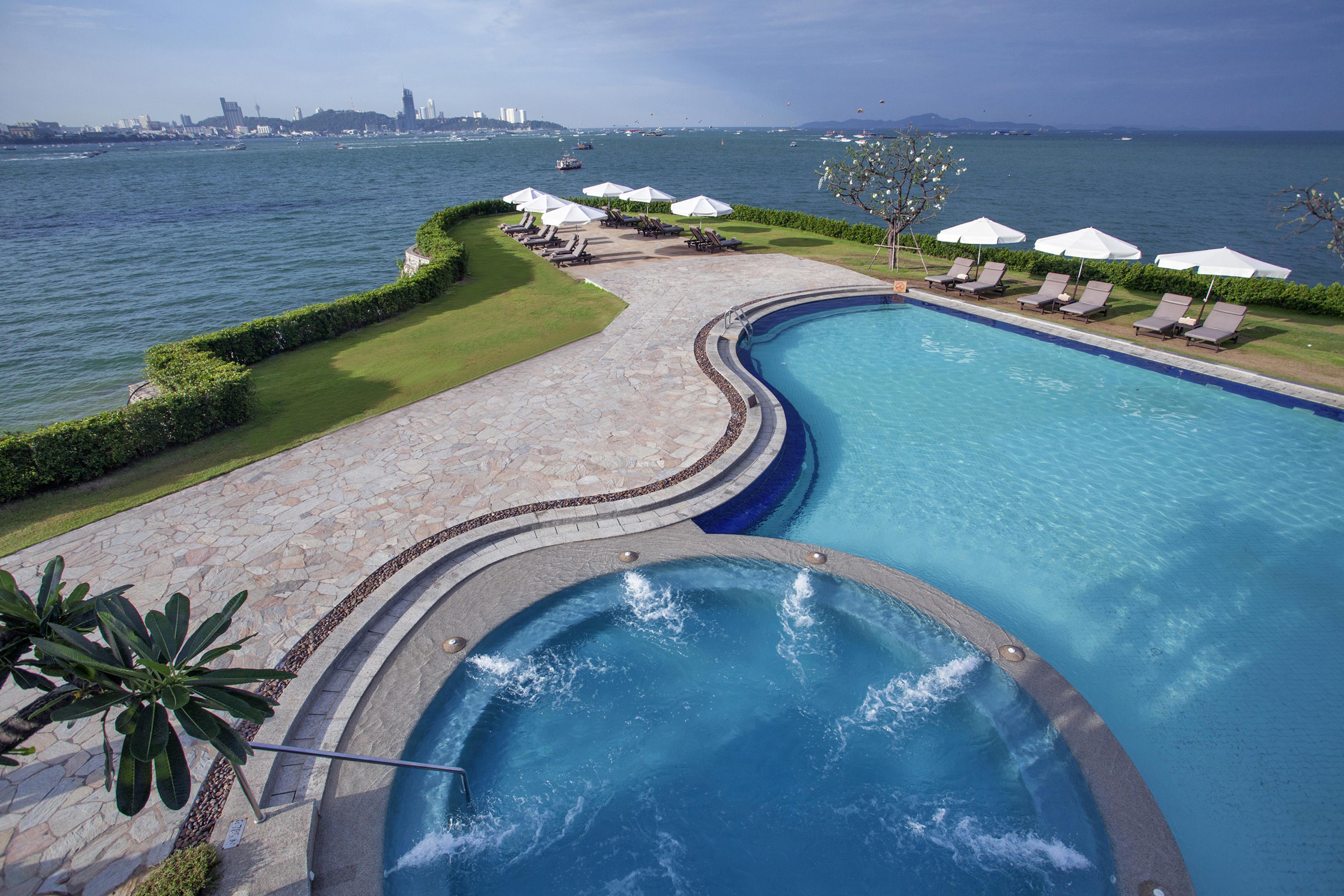 Dusit Thani 5* פאטאיה
